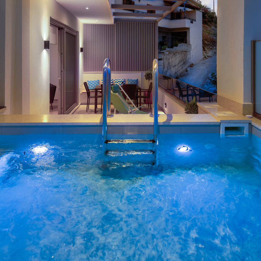 Milonas Home Apartment in Kamilari, the water heated jacuzzi