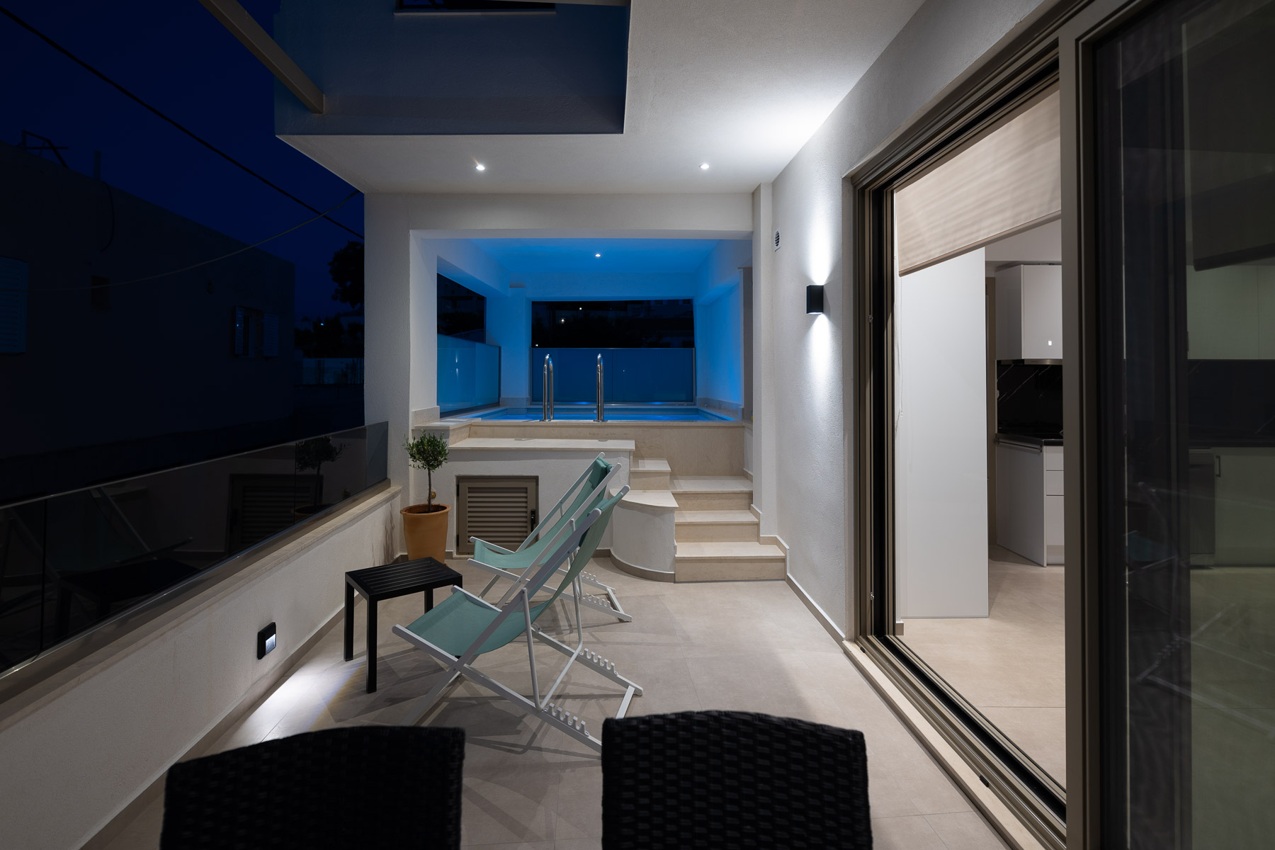 Milonas Home Apartment, Kamilari, Balkon mit Whirlpool